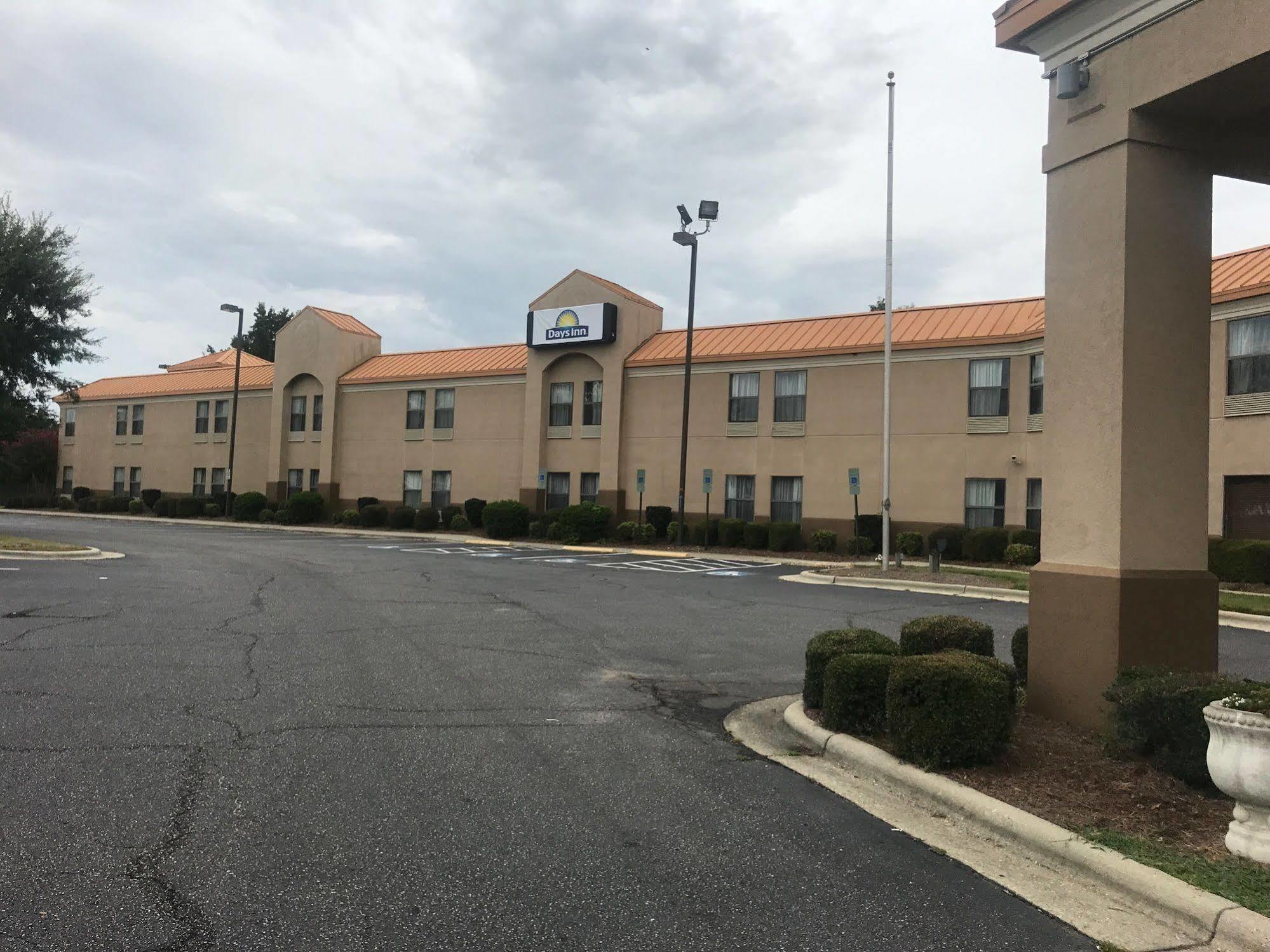 Country Inn & Suites By Radisson, Dunn, Nc Buitenkant foto