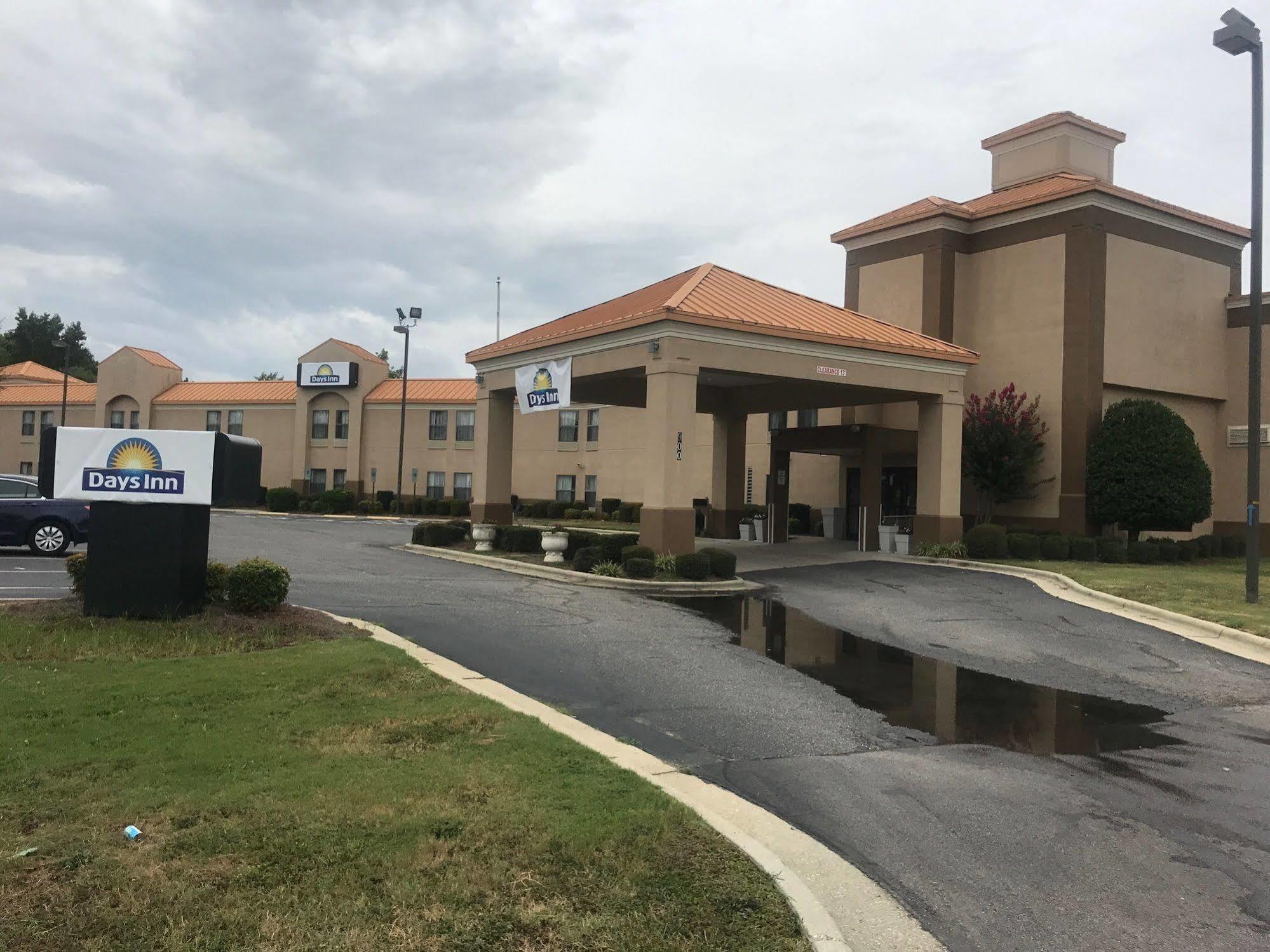 Country Inn & Suites By Radisson, Dunn, Nc Buitenkant foto